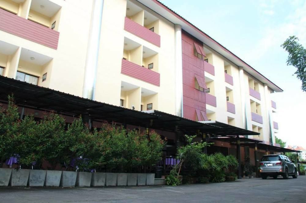 Chiangmai S.P. Hotel Чіангмай Екстер'єр фото